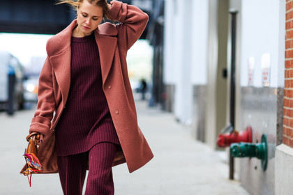 atmosphere details, AUTUMN WINTER 2016-2017, AW 16-17, brown bag, camel bag, chloe, courtney trop, detail, FALL WINTER 2016-2017, fashion week, frenchystyle, fringes, FW, FW 16-17, horizontal, jonathan paciullo, leather bag, mini bag, NEW YORK, NYFW, oversize, pink coat, pink top, pink trousers, pompons, street style, tone on tone, total look pink, total look red, wide pants, woman