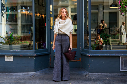 beige sweater, bordeaux, burgundy, graphic pants, grey pants, leather bag, printed pants, red bag, trousers, fashion week, frenchystyle, FW, jonathan paciullo, street style, LFW, LONDON, SPRING SUMMER 2019, SS 19, atmosphere details, horizontal, full length