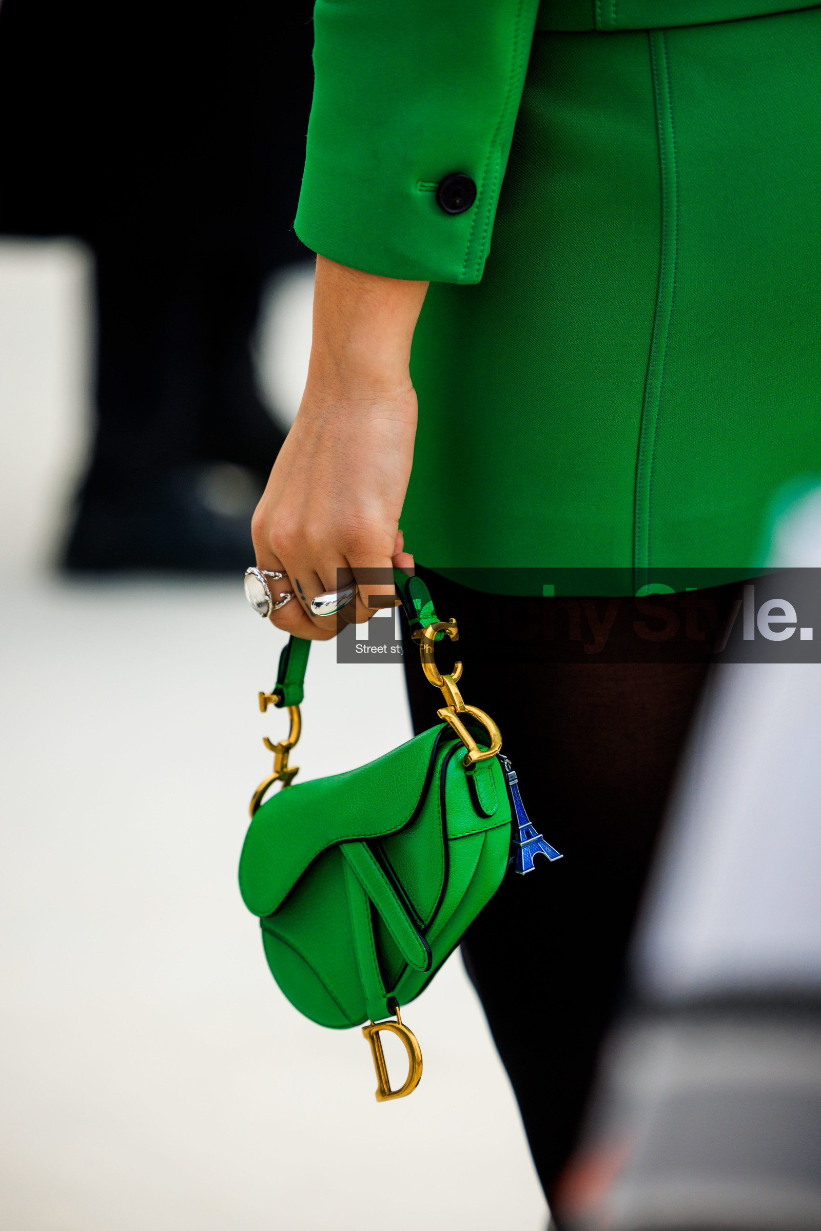 details, close up, mini bag, mini saddle bag, eiffel tower keychain, green bag, dior, maria bernad, fashion week, frenchystyle, FW, jonathan paciullo, street style, AUTUMN WINTER 2022-2023, FALL WINTER 2022_2023, FW 22-23, PFW, PARIS, vertical, detail