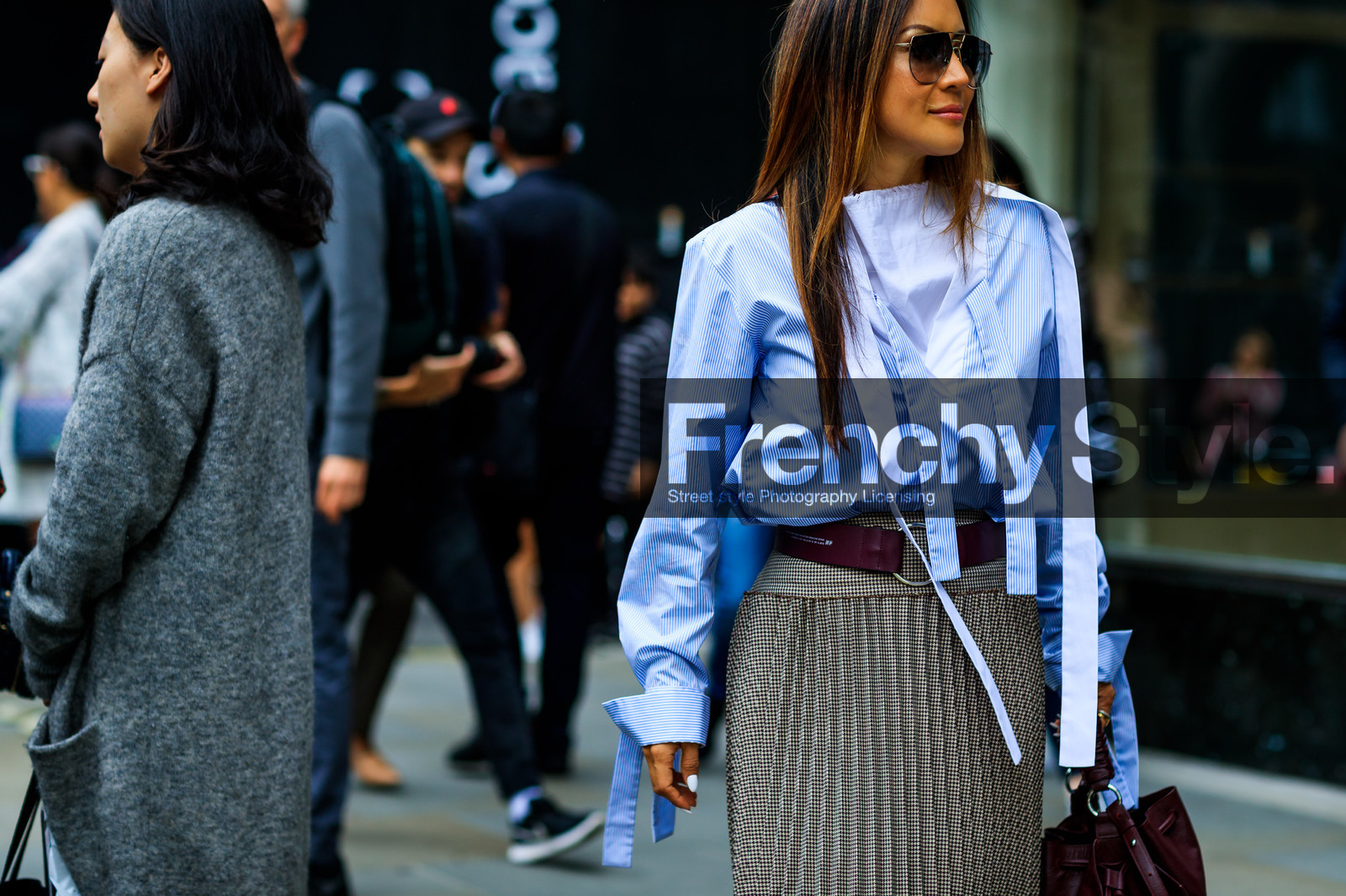blue shirt, bordeaux, burgundy, graphic skirt, grey skirt, houndstooth pattern, leather bag, pleated skirt, printed skirt, red belt, sunglasses, red bag, fashion week, frenchystyle, FW, jonathan paciullo, street style, LFW, LONDON, SPRING SUMMER 2019, SS 19, atmosphere details, horizontal, detail