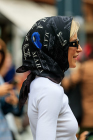 caro daur, max mara scarf, black scarf, silk scarf, scarf, hair details, hair scarf, close up detail, fashion week, frenchystyle, FW, jonathan paciullo, street style, MFW, MILAN, SPRING SUMMER 2020, SS 20
