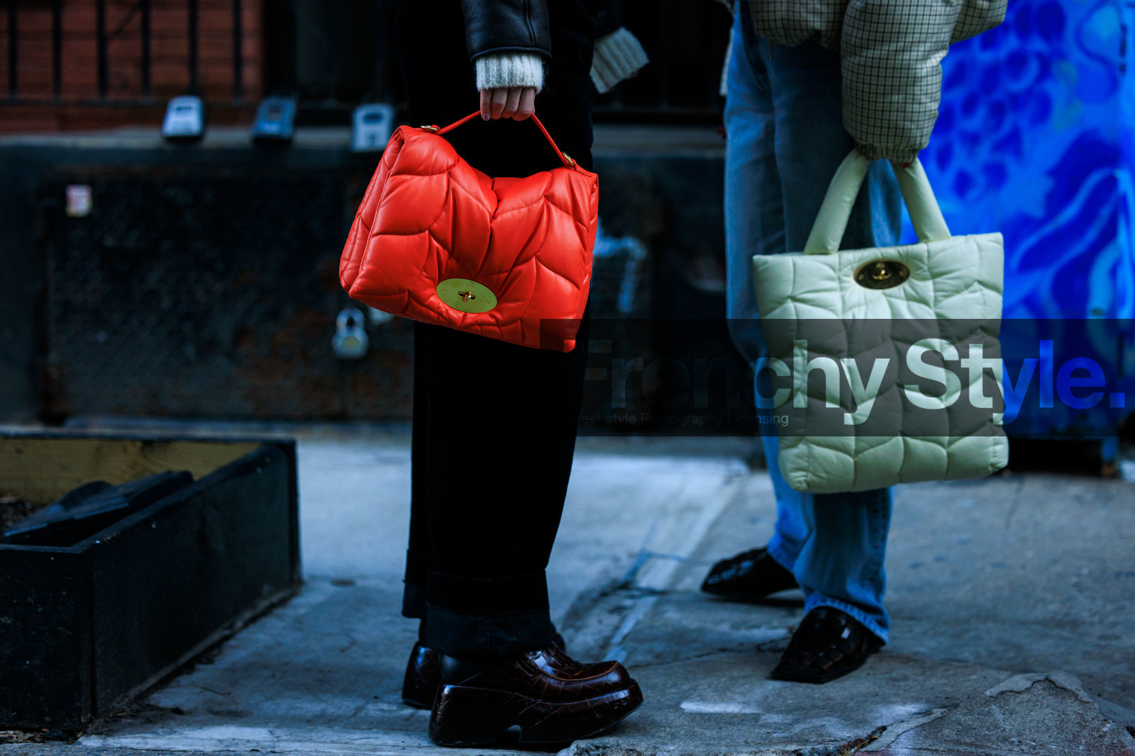 details, accesories, coach handbangs, puffed coach bags, red doctor bag, red handbag, white cabad, white handbag, fashion week, frenchystyle, FW, jonathan paciullo, street style, NYFW, NEW YORK, AUTUMN WINTER 2022-2023, FALL WINTER 2022_2023, FW 22-23, atmosphere details, horizontal