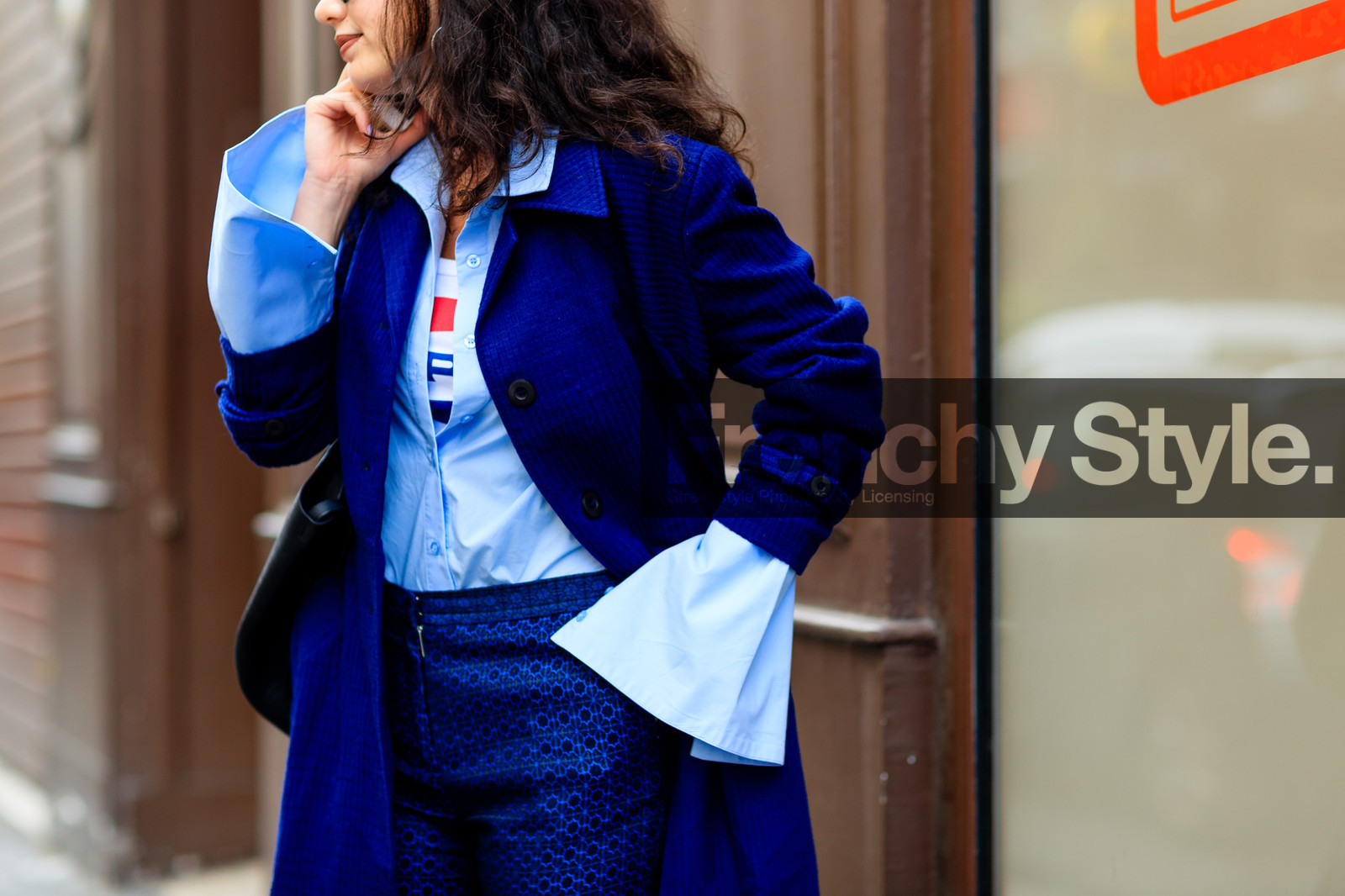atmosphere details, AUTUMN WINTER 2016-2017, AW 16-17, blue coat, blue pants, blue shirt, crop top, detail, FALL WINTER 2016-2017, fashion week, frenchystyle, FW, FW 16-17, HAUTE COUTURE, horizontal, jonathan paciullo, men shirt, MENSWEAR, PARIS, PFW, printed t shirt, street style, trousers, white t shirt