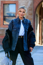 denim, denim shirt, black shirt, black coat, black pants, black leather belt, belted pants, white t-shirt, fur coat, fendi bag, knitwear, knit bag, light blue bag, fashion week, frenchystyle, FW, jonathan paciullo, street style, MFW, MILAN, SPRING SUMMER 2021, SS 21, vertical, detail