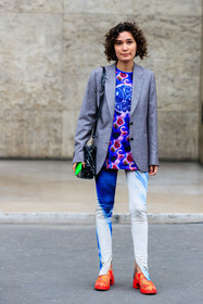 grey jacket, tie and dye pants, tie and dye t-shirt, letter embroidered t-shirt, letter printed t-shirt, purple t-shirt, blue t-shirt, blue pants, white pants, tight pants, legging pants, orange clogs, clogs, fashion week, frenchystyle, FW, jonathan paciullo, street style, PFW, PARIS, SPRING SUMMER 2022, SS 22, vertical, full length