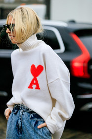 Adi Heyman, ami, blue denim, denim skirt, sunglasses, turtleneck sweater, white sweater, street style, jonathan paciullo, frenchystyle, NYFW, NEW YORK, AUTUMN WINTER 2019-2020, AW 19-20, FALL WINTER 2019-2020, FW 19-20, fashion week, FW, vertical, atmosphere details, detail