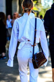 atmosphere details, back detail, bordeaux, burgundy, denim pants, detail, fashion week, frenchystyle, FW, jeans, jonathan paciullo, leather bag, levi's, levi's strauss, NEW YORK, NYFW, red bag, SPRING SUMMER 2018, SS 18, street style, trousers, vertical, white denim, white shirt