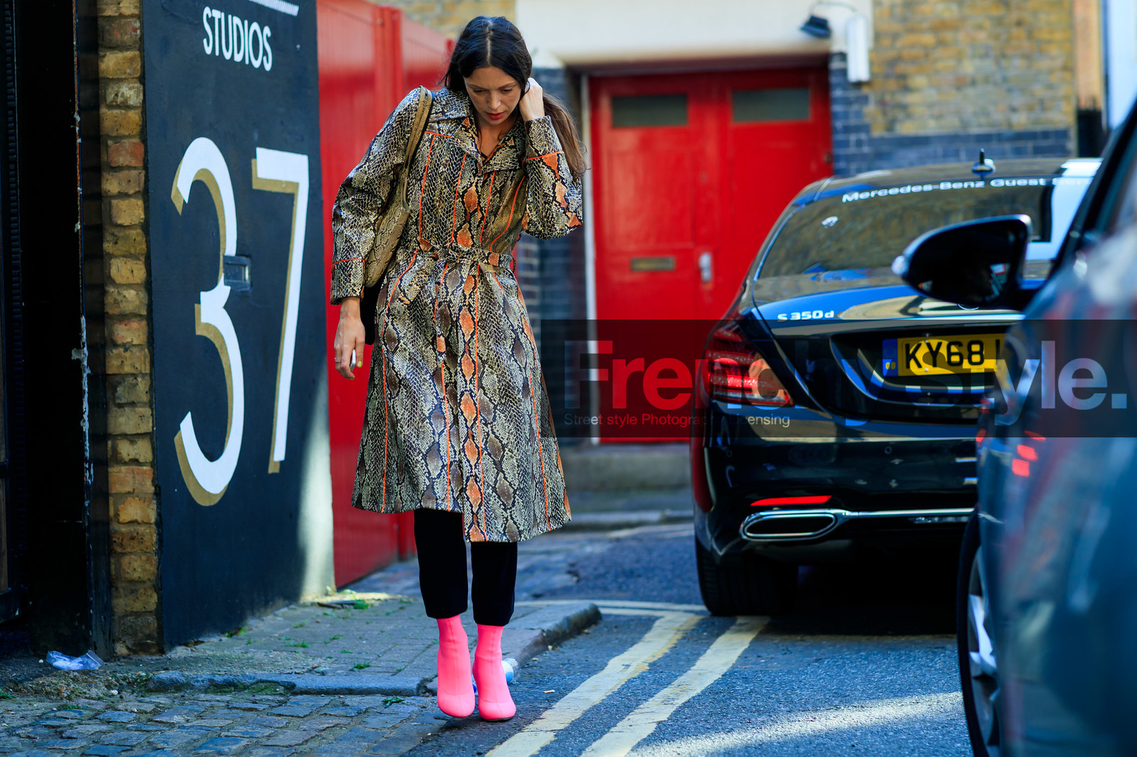 animal print coat, animal skin bag, animal skin coat, pink boots, socks boots, fashion week, frenchystyle, FW, jonathan paciullo, street style, atmosphere details, horizontal, full length