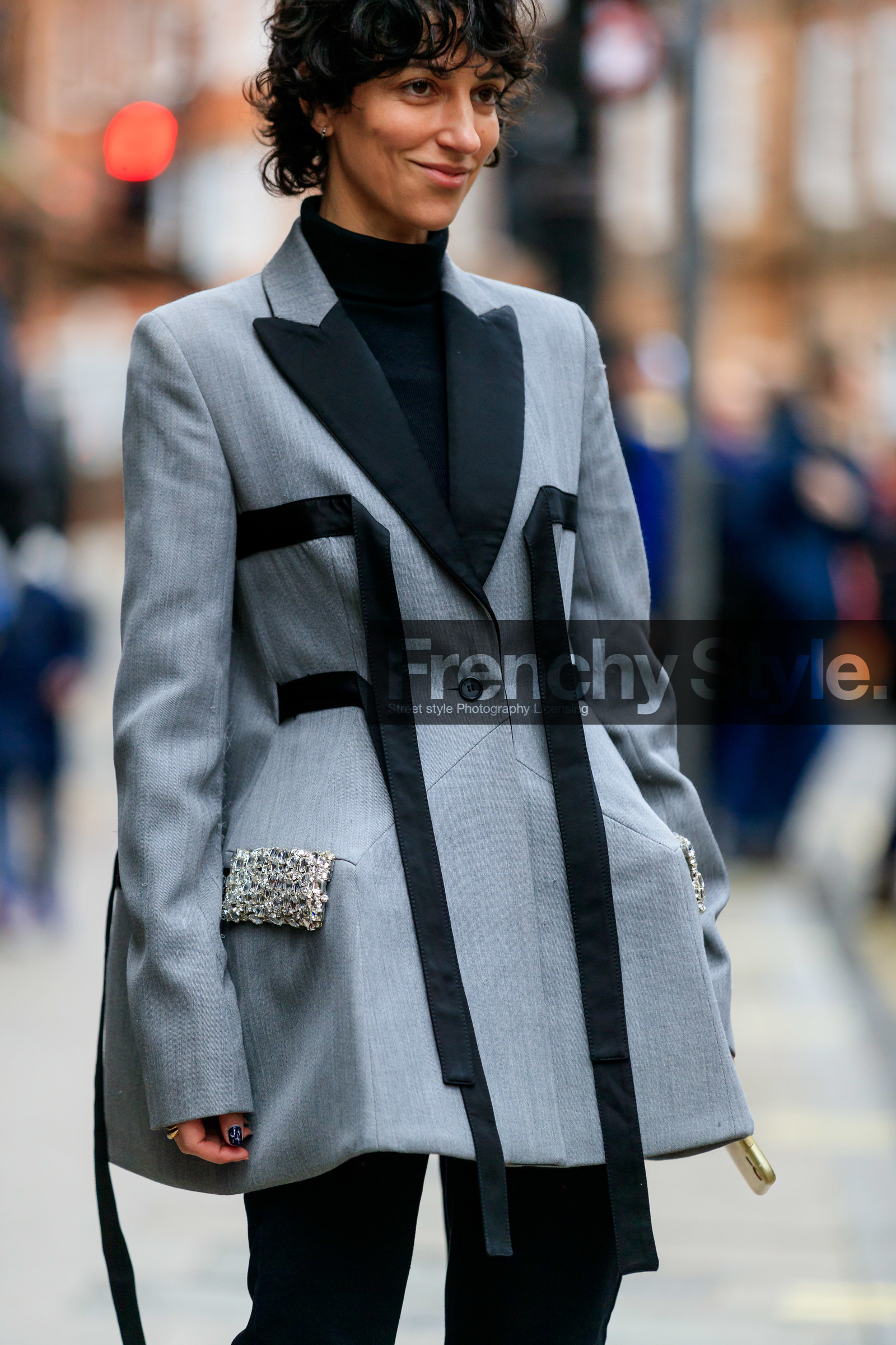 yasmin sewell, grey jacket, black jacket, oversize jacket, strassed jacket, black pullover, turtleneck pullover, striped jacket, close up detail, fashion week, frenchystyle, FW, jonathan paciullo, street style, LFW, LONDON, AUTUMN WINTER 2020-2021, FALL WINTER 2020-2021, FW 20-21, vertical, atmosphere details, detail