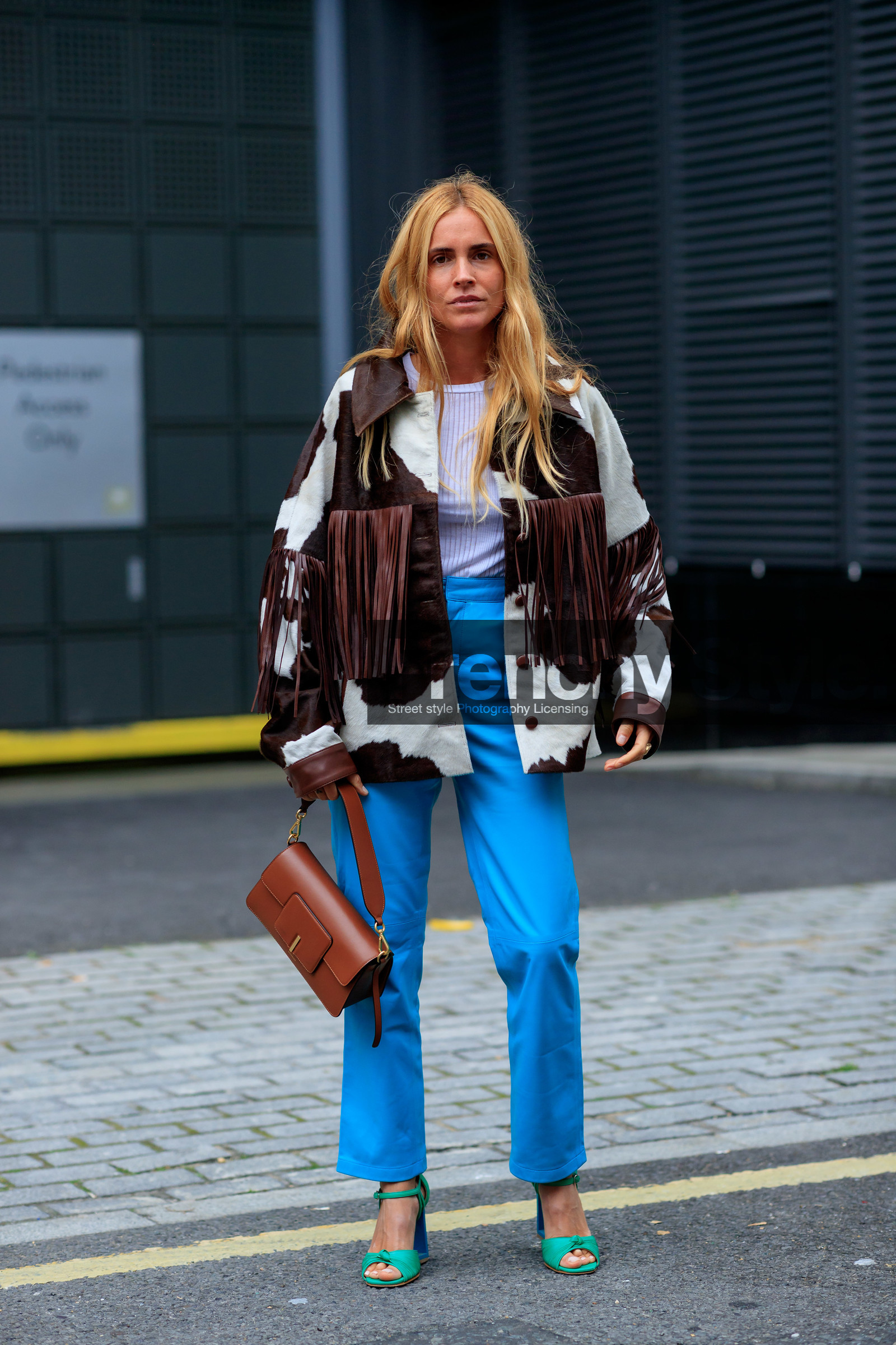 blanca miro scrimieri, cowboy jacket, animal print jacket, fur jacket, brown jacket, white jacket, fringe jacket, white top, blue pants, cropped pants, flare pants, green sandals, satin sandals, knot details shoes, wandler bag, brown leather bag, leather pants, oversize jacket, hand bag, fashion week, frenchystyle, FW, jonathan paciullo, street style, vertical, full length