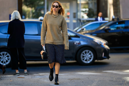 alexandra golovanoff, beige sweater, black bag, black shoes, black skirt, graphic skirt, leather bag, leather shoes, necklace, polka dot, printed skirt, sunglasses, fashion week, frenchystyle, FW, jonathan paciullo, street style, PFW, PARIS, AUTUMN WINTER 2019-2020, AW 19-20, FALL WINTER 2019-2020, FW 19-20, horizontal, atmosphere details, full length
