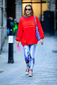 blue bag, blue leggings, converse, floral, flowers, glitter, graphic bag, graphic pants, graphic sweater, jw anderson, leather bag, leather shoes, maison martin margiela, multicolor shoes, printed bag, printed pants, printed sweater, red sweater, shiny shoes, sunglasses, tote bag, trousers, fashion week, frenchystyle, FW, jonathan paciullo, street style, LFW, LONDON, AUTUMN WINTER 2019-2020, AW 19-20, FW 19-20, FALL WINTER 2019-2020, vertical, full length