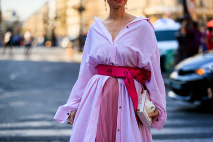 animal print, graphic bag, leather bag, pink belt, pink dress, pink shirt, tulle, white bag, fashion week, frenchystyle, FW, jonathan paciullo, street style, PFW, PARIS, atmosphere details, horizontal, detail, AUTUMN WINTER 2018-2019, FALL WINTER 2018-2019, FW 18-19