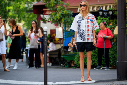 black bag, black shorts, céline, graphic shirt, high heels, leather bag, leather shoes, mini bag, prada, printed shirt, red shoes, sunglasses, white shirt, fashion week, frenchystyle, FW, jonathan paciullo, street style, PFW, PARIS, atmosphere details, horizontal, full length, AUTUMN WINTER 2018-2019, FALL WINTER 2018-2019, FW 18-19, pernille teisbaek