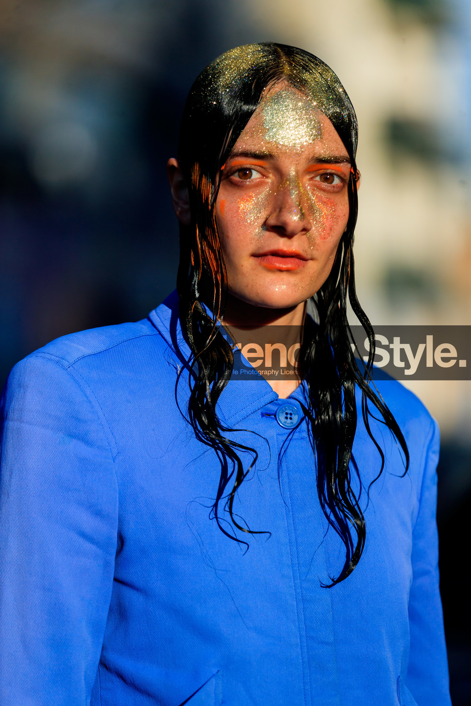 model, strassed make up, make up, make up details, glitter face, glitter hair, blue jacket, orange eyeshadow, fashion week, frenchystyle, FW, jonathan paciullo, street style, MFW, MILAN, AUTUMN WINTER 2020-2021, FALL WINTER 2020-2021, FW 20-21, vertical, atmosphere details, detail, portrait