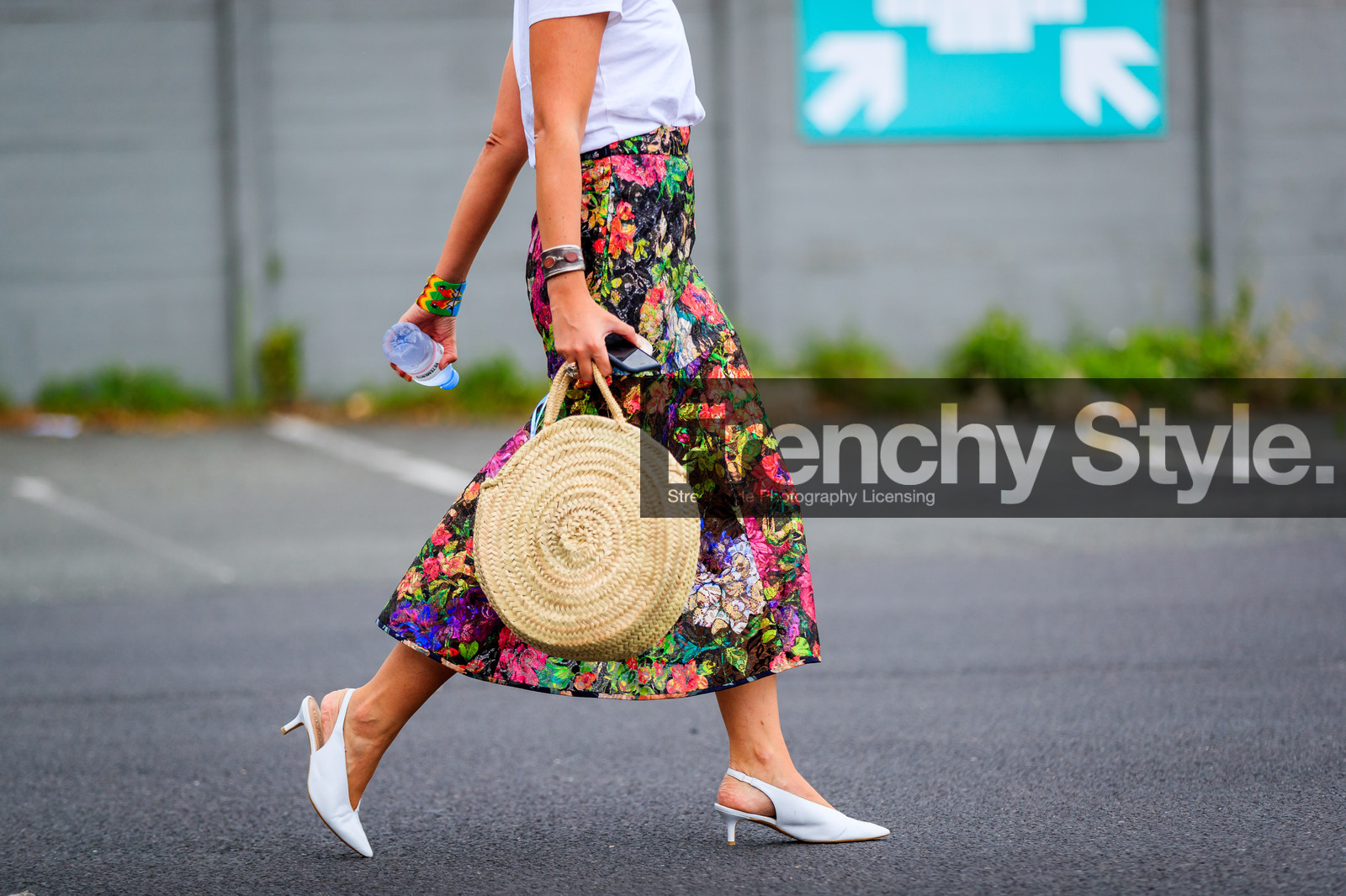 beige bag, floral, flowers, graphic skirt, leather bag, leather shoes, multicolor skirt, printed skirt, white shoes, white t shirt, fashion week, frenchystyle, FW, jonathan paciullo, street style, PFW, PARIS, atmosphere details, horizontal, detail, AUTUMN WINTER 2018-2019, FALL WINTER 2018-2019, FW 18-19