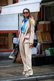 light beige jacket, light beige pants, light beige suits, blue polo shirt, crossbody bag, mini bag, light pink bag, fendi bag, oversize pants, celine sunglasses, scale sunglasses, butterfly sunglasses, street style, jonathan paciullo, FW, frenchystyle, fashion week, MFW, MILAN, SPRING SUMMER 2021, SS 21, vertical, full length