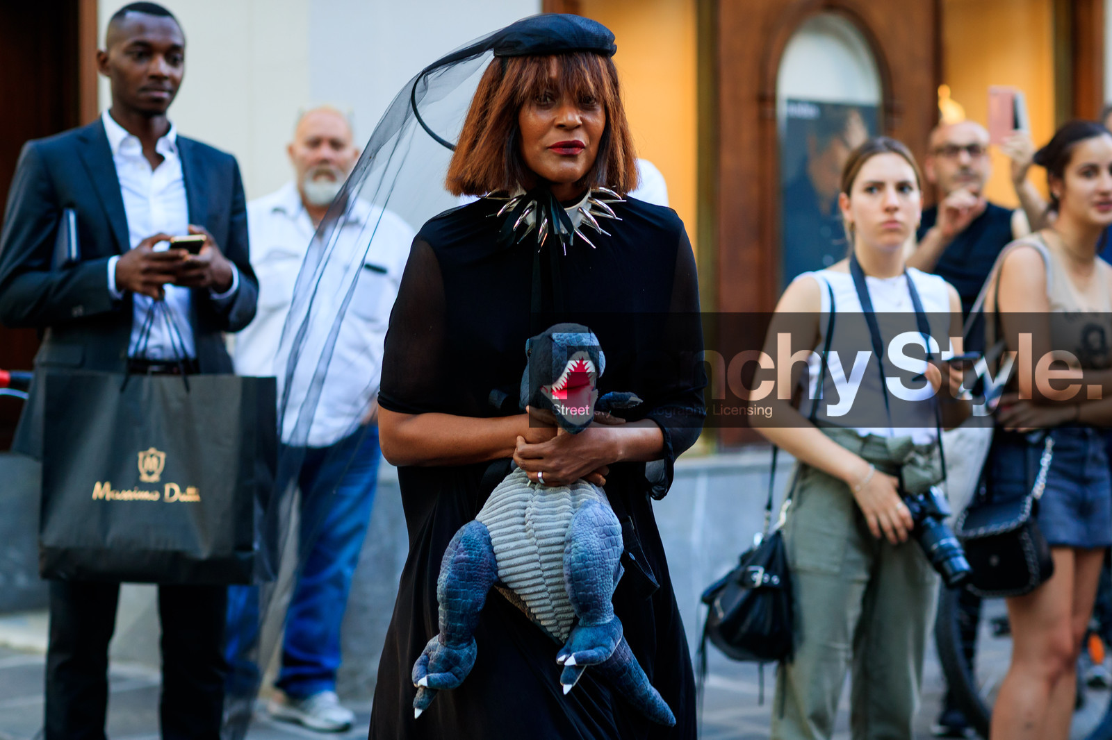 black and white, black dress, black hat, choker, veil, PFW, fashion week, frenchystyle, FW, jonathan paciullo, street style, PARIS, horizontal, atmosphere details, detail, AUTUMN WINTER 2018-2019, FALL WINTER 2018-2019, FW 18-19, michelle elie