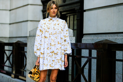 animal print, beige bag, brown, camille charriere, fur bag, graphic bag, graphic dress, leather bag, printed bag, printed dress, white dress, fashion week, frenchystyle, FW, jonathan paciullo, street style, LFW, LONDON, SPRING SUMMER 2019, SS 19, atmosphere details, horizontal, detail