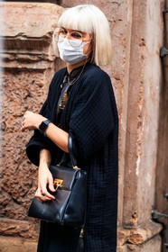black jacket, black t-shirt, black leather bag, hand bag, long jacket, kimono jacket, letter printed t-shirt, round shape glasses, metalic frame glasses, golden strap sunglasses, iwatch, covid face mask, street style, jonathan paciullo, FW, frenchystyle, fashion week, MFW, MILAN, SPRING SUMMER 2021, SS 21, vertical, detail