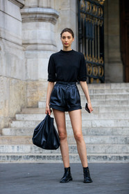 black bag, black knit, black shoes, black shorts, leather bag, leather shoes, leather shorts, tone on tone, total look black, fashion week, frenchystyle, FW, jonathan paciullo, street style, PFW, PARIS, vertical, full length, model, AUTUMN WINTER 2018-2019, FALL WINTER 2018-2019, FW 18-19