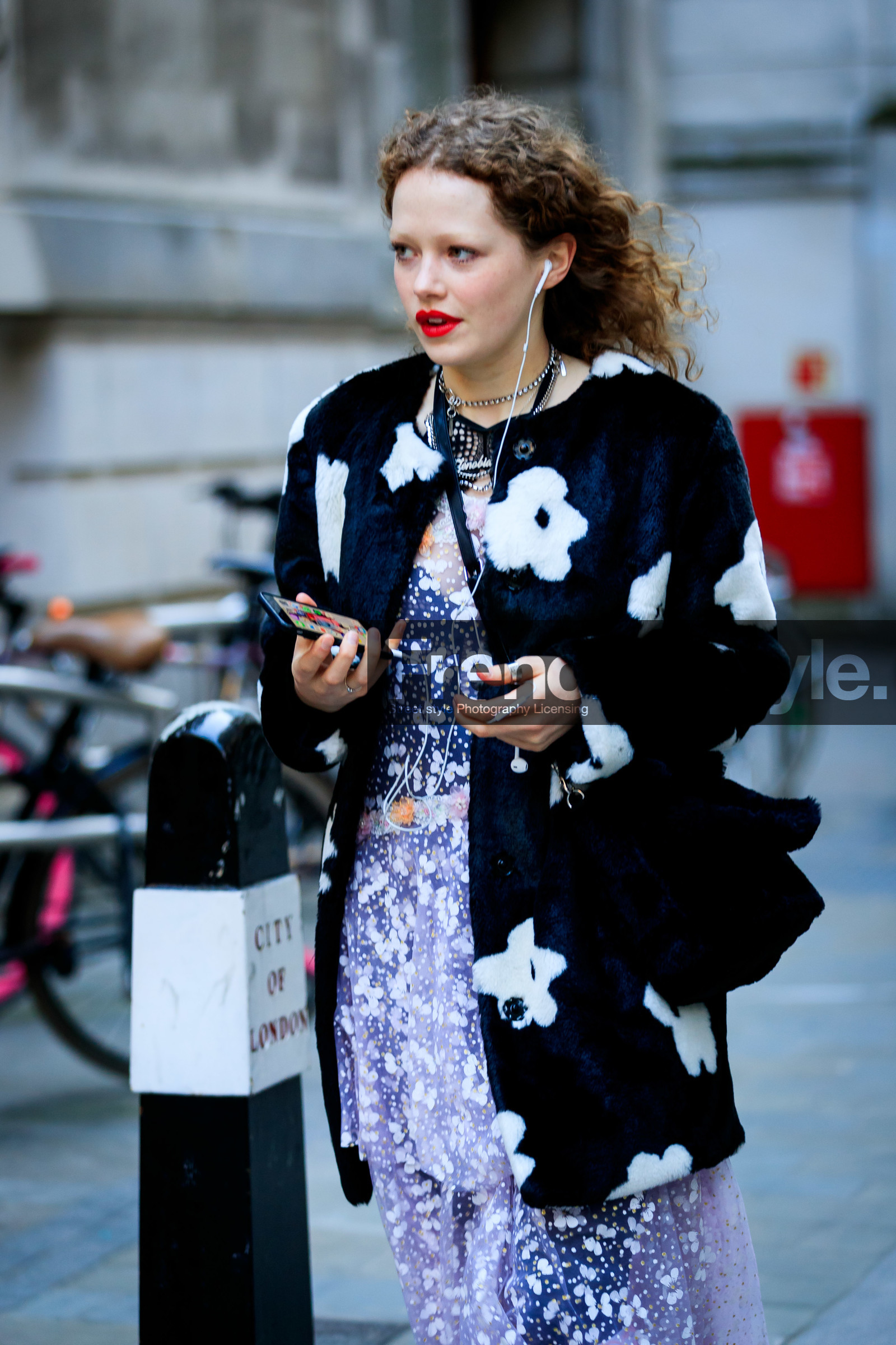 black bag, black fur coat, floral, flowers, fur bag, graphic dress, graphic jacket, headphones, leather bag, necklace, pink dress, printed dress, printed jacket, red lips, ruffles, see through, fashion week, frenchystyle, FW, jonathan paciullo, street style, LFW, LONDON, AUTUMN WINTER 2019-2020, AW 19-20, FW 19-20, FALL WINTER 2019-2020, vertical, atmosphere details, detail