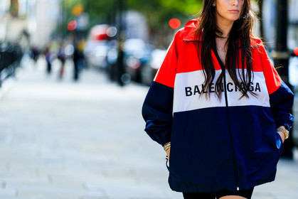 balenciaga, graphic jacket, printed jacket, sportswear, fashion week, frenchystyle, FW, jonathan paciullo, street style, LFW, LONDON, SPRING SUMMER 2019, SS 19, atmosphere details, horizontal, detail