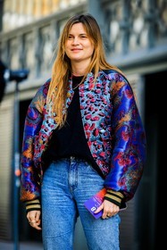 louis vuitton, black tshirt, printed jacket, bomber jacket, multiprint jacket, animal print jacket, multicolor jacket, classic jeans, fashion week, frenchystyle, FW, jonathan paciullo, street style, PFW, PARIS, menswear, FALL WINTER 2022-2023, AUTUMN WINTER 2022-2023, FW 22-23, atmosphere details, detail, vertical