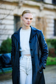 model, white jumper, cropped jumper, leather trench, white jeans, fendi bag, vintage bag, black boots, fashion week, frenchystyle, FW, jonathan paciullo, street style, PARIS, PFW, SPRING SUMMER 2022, SS 22, atmosphere details, detail, vertical