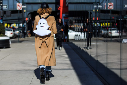 atmosphere details, AUTUMN WINTER 2016-2017, AW 16-17, back detail, backpack, beige coat, black boots, black cap, detail, elaine welteroth, fashion week, frenchystyle, fun bag, FW, FW 16-17, horizontal, jonathan paciullo, leather boots, NEW YORK, NYFW, street style, white bag, woman