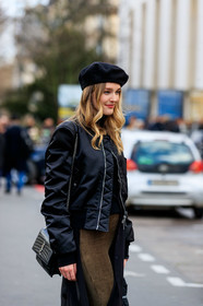 black beret, black bombers, black pullover, black leather bag, black cardigan, kaki pants, velvet pants, corduroy pants, long cardigan, sheer cardigan, satin bombers, saint laurent bag, animal skin bag, shoulder bag, silvered chain strap bag, fashion week, frenchystyle, FW, jonathan paciullo, street style, PFW, PARIS, vertical, atmosphere details, detail