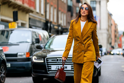 blazer, brown bag, brown suit, camel jacket, camel pants, camel suit, elizabeth von der goltz, leather bag, necklace, sunglasses, trousers, fashion week, frenchystyle, FW, jonathan paciullo, street style, LFW, LONDON, SPRING SUMMER 2019, SS 19, atmosphere details, horizontal, detail