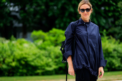 black pants, blue shirt, sunglasses, trousers, fashion week, frenchystyle, FW, jonathan paciullo, street style, PFW, PARIS, horizontal, atmosphere details, detail, AUTUMN WINTER 2018-2019, FALL WINTER 2018-2019, FW 18-19, Gaia Repossi