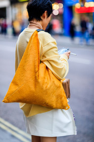 atmosphere details, detail, fashion week, frenchystyle, FW, jonathan paciullo, leather bag, LFW, LONDON, orange bag, SPRING SUMMER 2018, SS 18, street style, vertical, yellow sweater