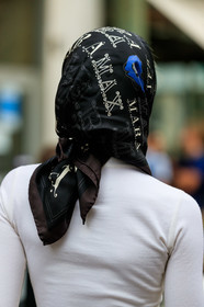 caro daur, max mara scarf, black scarf, silk scarf, scarf, hair details, hair scarf, close up detail, back details, fashion week, frenchystyle, FW, jonathan paciullo, street style, MFW, MILAN, SPRING SUMMER 2020, SS 20
