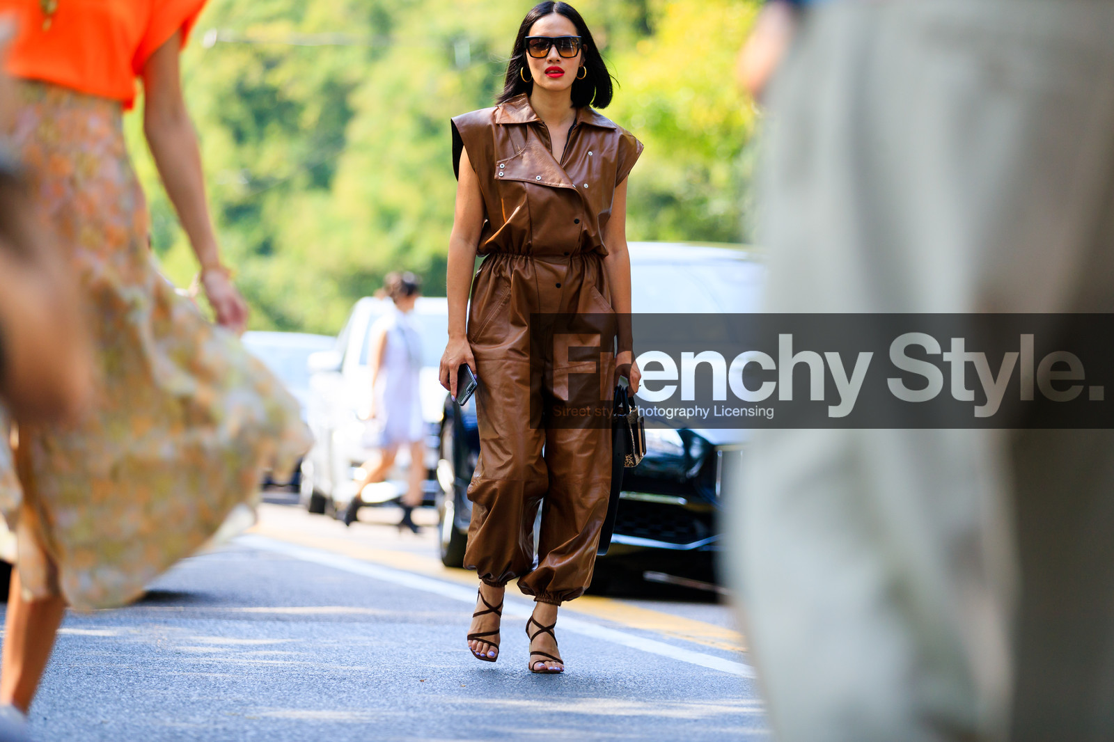 black bag, brown jumpsuit, high heels, leather bag, leather jumpsuit, leather shoes, red lips, sunglasses, Tiffany Hsu, trousers, street style, jonathan paciullo, FW, frenchystyle, fashion week, MFW, MILAN, SPRING SUMMER 2019, SS 19, atmosphere details, horizontal, full length