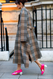 brown coat, checked, graphic jacket, high heels, houndstooth pattern, leather shoes, over the shoulder, pink shoes, plaid, printed jacket, fashion week, frenchystyle, FW, jonathan paciullo, street style, LFW, LONDON, AUTUMN WINTER 2018-2019, AW 18-19, FALL WINTER 2018-2019, FW 18-19, vertical, full length