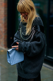 jeanette madsen, close up detail, dark grey pullover, oversize pullover, strassed pullover, light blue leather bag, simon miller bag, fashion week, frenchystyle, FW, jonathan paciullo, street style, vertical, detail, atmosphere details