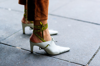 brown pants, corduroy, leather shoes, off white, white shoes, yellow, fashion week, frenchystyle, FW, jonathan paciullo, street style, LFW, LONDON, SPRING SUMMER 2019, SS 19, atmosphere details, horizontal, detail