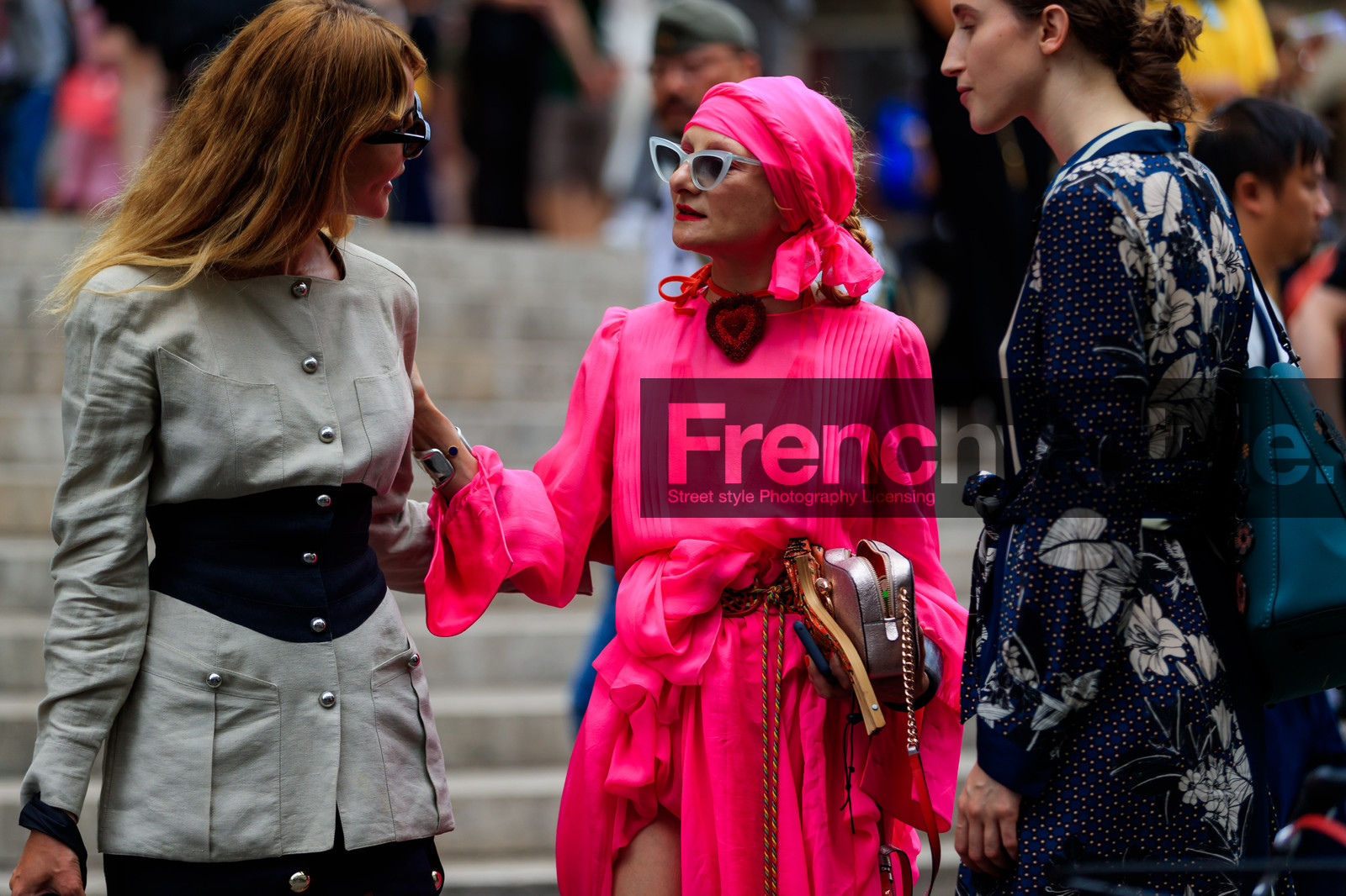 beige jacket, black bag, blue dress, floral, flowers, fuschia, gold bag, graphic dress, graphic jacket, green bag, headband, jewellery, leather bag, necklace, pink dress, printed dress, printed jacket, shiny bag, sunglasses, turban, fashion week, frenchystyle, FW, jonathan paciullo, street style, PFW, PARIS, atmosphere details, horizontal, detail, AUTUMN WINTER 2018-2019, FALL WINTER 2018-2019, FW 18-19, catherine baba, ece sukan