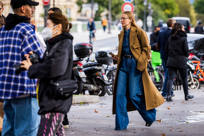 Alex Carl, belt, black belt, blue denim, blue jean, blue jean shirt, camel trenchcoat, denim, denim pants, denim shirt, glasses, leather belt, trenchcoat, fashion week, frenchystyle, FW, jonathan paciullo, street style, PFW, PARIS, SPRING SUMMER 2022, SS 22, atmosphere details, full length, horizontal
