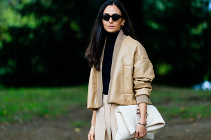 light beige leather jacket, light beige leather bombers, bombers jacket, light beige skirt, white leather clutch, white skirt, black pullover, black sunglasses, futurist shape sunglasses, turtleneck pullover, quilted clutch, ilenia toma, street style, jonathan paciullo, FW, frenchystyle, fashion week, MFW, MILAN, SPRING SUMMER 2021, SS 21, horizontal, atmosphere details, detail