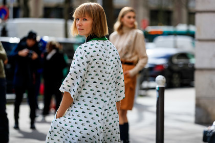 vika gazinskaya, white dress, short sleeves dress, pleated dress, green dress, animal print dress, back details, lacoste dress, fashion week, frenchystyle, FW, jonathan paciullo, street style, PFW, PARIS, horizontal, atmosphere details, detail