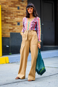 beige pants, black bag, brown shoes, fashion week, frenchystyle, full length, FW, high waist, jonathan paciullo, multicolor sweater, net shopper, NEW YORK, NYFW, SPRING SUMMER 2018, SS 18, street style, sunglasses, trousers, vertical