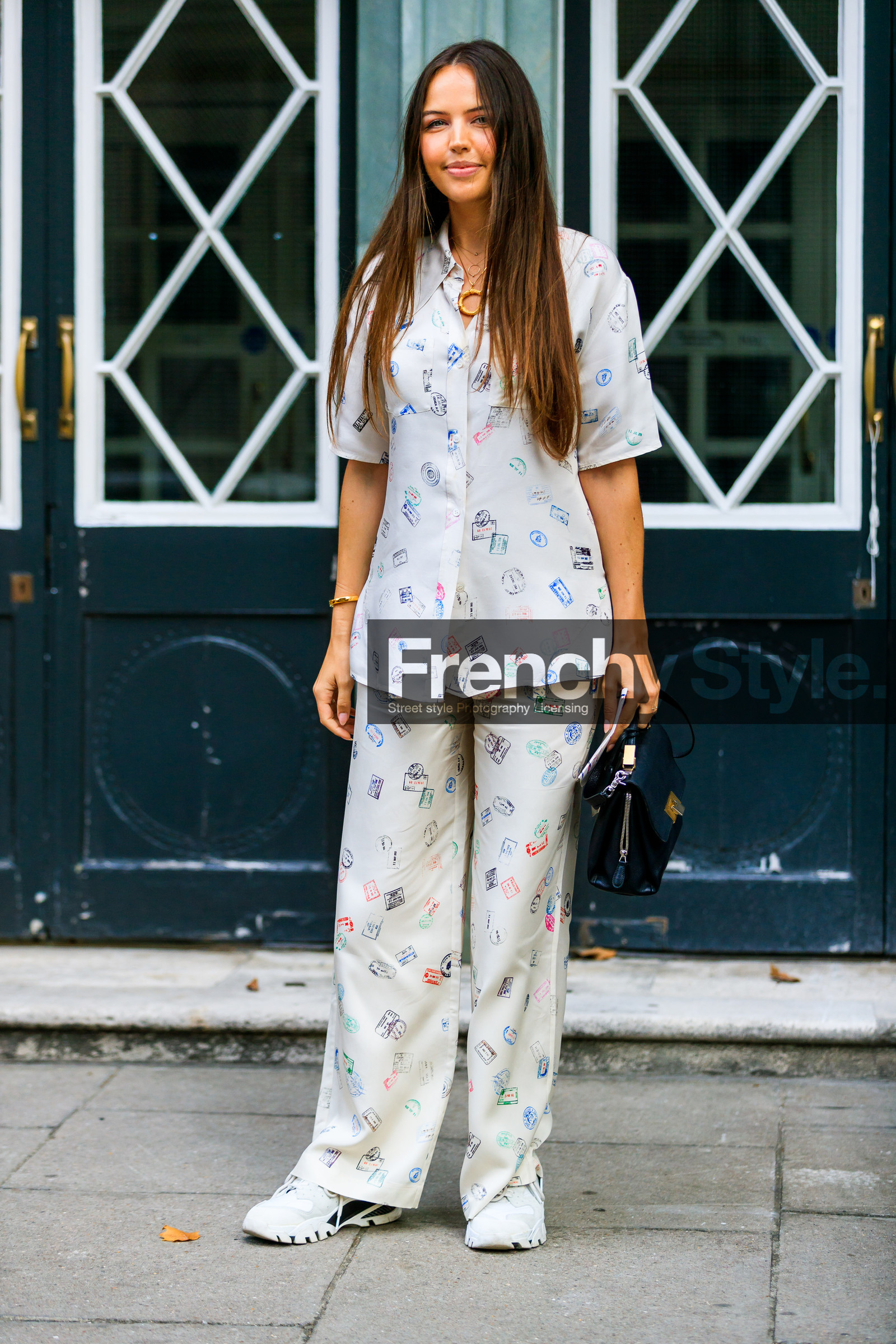 black bag, celenie laura fleur, floral, flowers, graphic pants, graphic shirt, leather bag, leather shoes, pajamas, printed pants, printed shirt, tone on tone, total look white, trousers, white pants, white shirt, white sneakers, fashion week, frenchystyle, FW, jonathan paciullo, street style, LFW, LONDON, SPRING SUMMER 2019, SS 19, vertical, full length