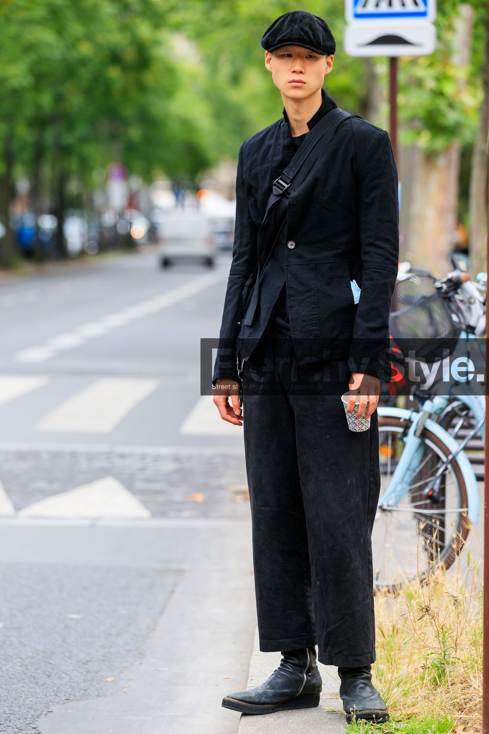 black cap, black jacket, black pants, black leather boots, black total look, velvet cap, loose pants, zipped boots, used boots, fashion week, frenchystyle, FW, jonathan paciullo, street style, PFW, PARIS, SPRING SUMMER 2022, SS 22, vertical, full length, model