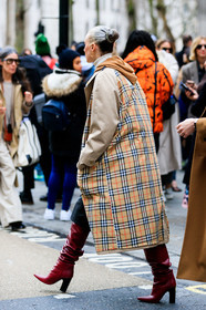 flora macdonald johnston, back details, beige trench coat, checked trench coat, beige hoodie, beige pullover, burgundy leather boots, high boots, high heels boots, white pullover, turtleneck pullover, fashion week, frenchystyle, FW, jonathan paciullo, street style, LFW, LONDON, AUTUMN WINTER 2020-2021, FALL WINTER 2020-2021, FW 20-21, vertical, full length