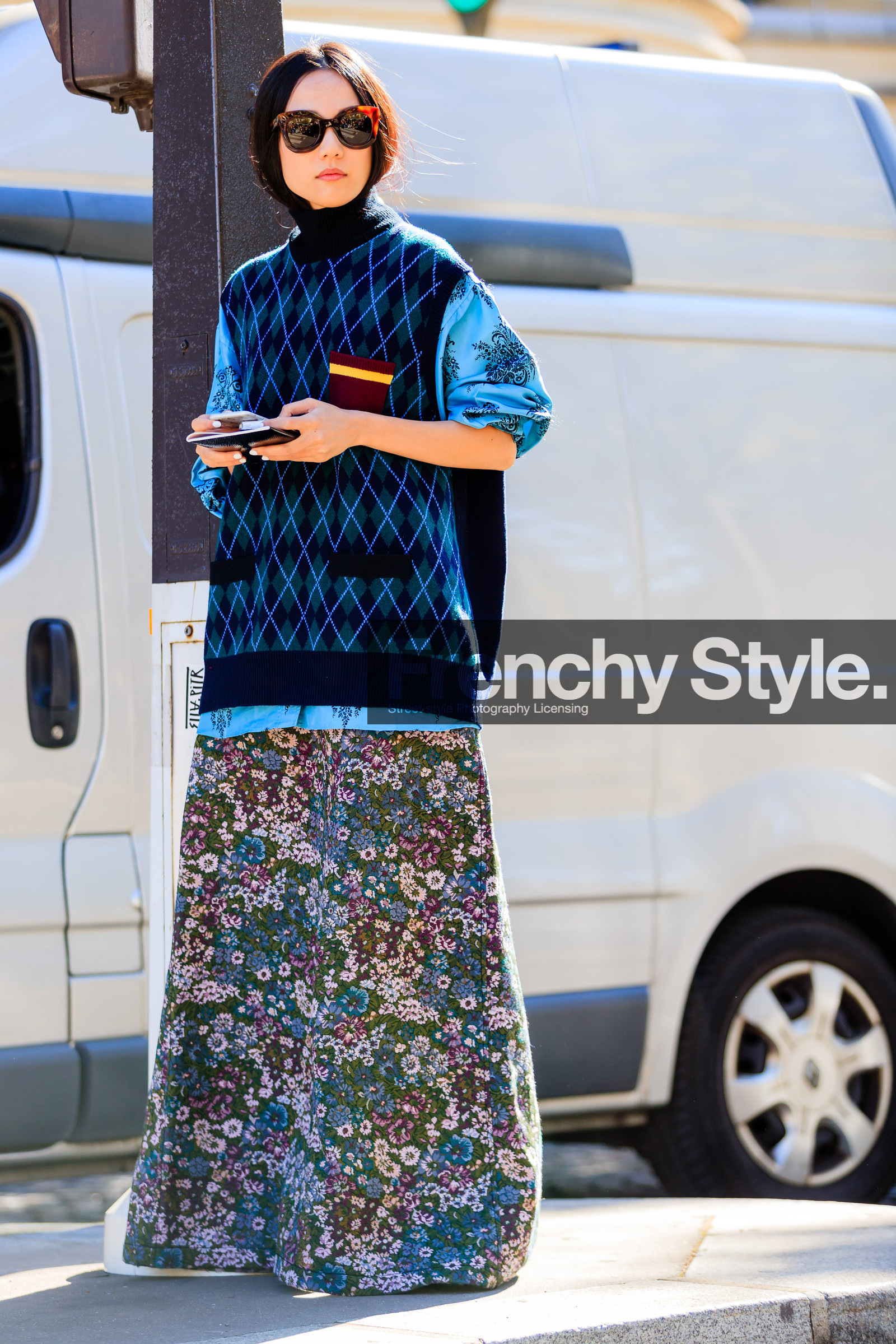 blue shirt, blue sweater, fashion week, floral, flower, flowers, frenchystyle, full length, FW, graphic sweater, japanese print, jonathan paciullo, PARIS, PFW, printed skirt, printed sweater, sleeveless, SPRING SUMMER 2017, SS 17, street style, sunglasses, tartan, vertical, yoyo cao