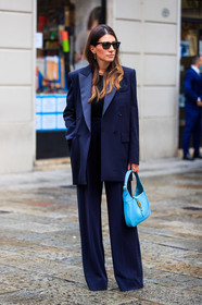 navy blue jacket, navy blue pants, navy blue suits, rayban sunglasses, scale sunglasses, light blue leather bag, gucci bag, oversize jacket, street style, jonathan paciullo, FW, frenchystyle, fashion week, MFW, MILAN, SPRING SUMMER 2021, SS 21, vertical, full length