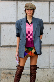 estelle pigault, checked cap, checked hat, checked jacket, grey jacket, short sleeves jacket, miu miu jacket, pink shirt, burgundy shirt, checked shirt, silk shirt, patchwork skirt, mini skirt, suede skirt, button skirt, beige suede skirt, brown suede skirt, green suede skirt, multicolor skirt, orange suede skirt, brown leather boots, high boots, multi buckle boots, fashion week, frenchystyle, FW, jonathan paciullo, street style, PFW, PARIS, vertical, atmosphere details, detail